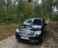 Черный Крайслер Таун Кантри, объемом двигателя 3.6 л и пробегом 300 тыс. км за 11000 $, фото 4 на Automoto.ua