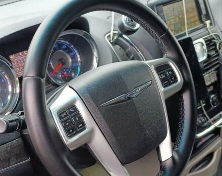 Черный Крайслер Таун Кантри, объемом двигателя 3.6 л и пробегом 300 тыс. км за 11000 $, фото 28 на Automoto.ua