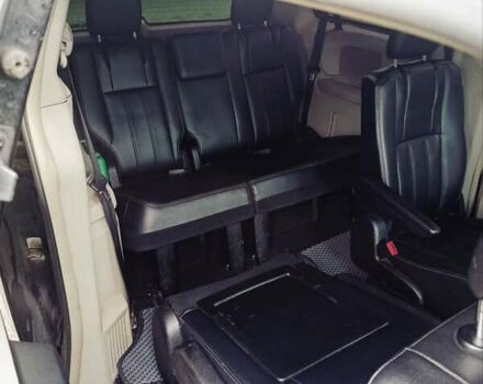 Черный Крайслер Таун Кантри, объемом двигателя 3.6 л и пробегом 300 тыс. км за 11000 $, фото 19 на Automoto.ua