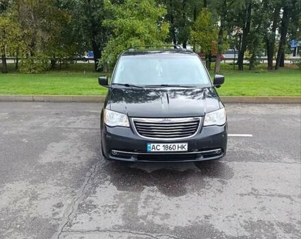 Черный Крайслер Таун Кантри, объемом двигателя 3.6 л и пробегом 300 тыс. км за 11000 $, фото 2 на Automoto.ua