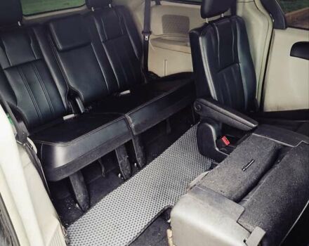 Черный Крайслер Таун Кантри, объемом двигателя 3.6 л и пробегом 300 тыс. км за 11000 $, фото 24 на Automoto.ua