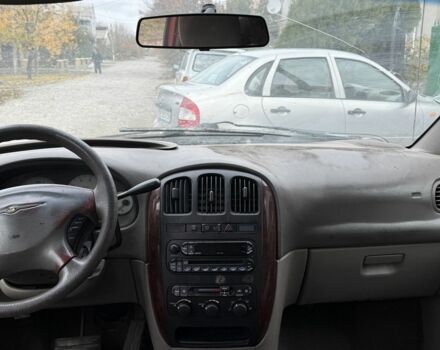 Червоний Крайслер Town & Country, об'ємом двигуна 3.3 л та пробігом 350 тис. км за 700 $, фото 4 на Automoto.ua