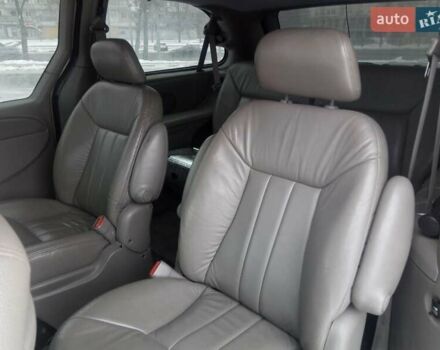 Крайслер Town & Country, об'ємом двигуна 3.8 л та пробігом 324 тис. км за 4600 $, фото 4 на Automoto.ua