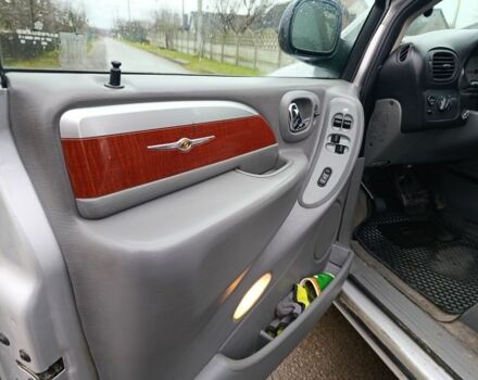 Сірий Крайслер Town & Country, об'ємом двигуна 0 л та пробігом 170 тис. км за 6621 $, фото 11 на Automoto.ua