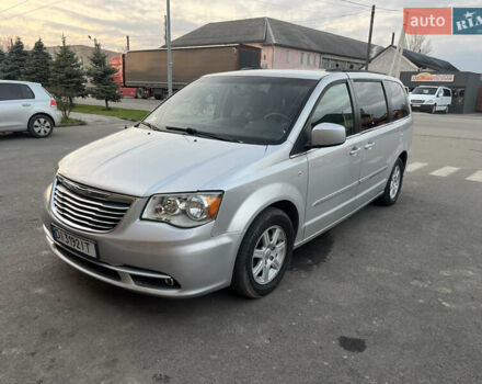 Серый Крайслер Таун Кантри, объемом двигателя 3.6 л и пробегом 265 тыс. км за 9500 $, фото 25 на Automoto.ua