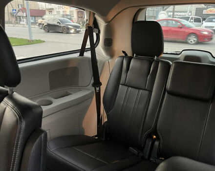 Серый Крайслер Таун Кантри, объемом двигателя 3.6 л и пробегом 265 тыс. км за 9500 $, фото 11 на Automoto.ua