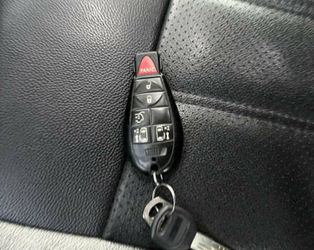 Серый Крайслер Таун Кантри, объемом двигателя 3.6 л и пробегом 265 тыс. км за 9500 $, фото 6 на Automoto.ua