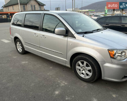 Серый Крайслер Таун Кантри, объемом двигателя 3.6 л и пробегом 265 тыс. км за 9500 $, фото 23 на Automoto.ua