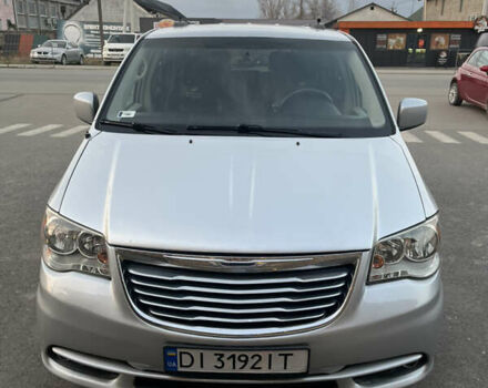 Серый Крайслер Таун Кантри, объемом двигателя 3.6 л и пробегом 265 тыс. км за 9500 $, фото 24 на Automoto.ua