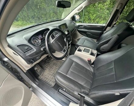 Сірий Крайслер Town & Country, об'ємом двигуна 3.6 л та пробігом 176 тис. км за 10000 $, фото 11 на Automoto.ua