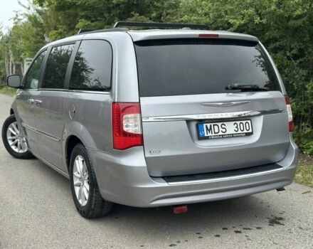 Сірий Крайслер Town & Country, об'ємом двигуна 3.6 л та пробігом 176 тис. км за 10000 $, фото 3 на Automoto.ua