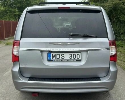 Сірий Крайслер Town & Country, об'ємом двигуна 3.6 л та пробігом 176 тис. км за 10000 $, фото 4 на Automoto.ua