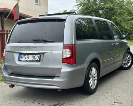 Сірий Крайслер Town & Country, об'ємом двигуна 3.6 л та пробігом 176 тис. км за 10000 $, фото 5 на Automoto.ua