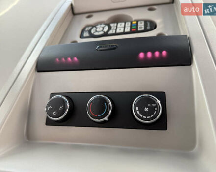 Серый Крайслер Таун Кантри, объемом двигателя 3.61 л и пробегом 188 тыс. км за 14900 $, фото 32 на Automoto.ua