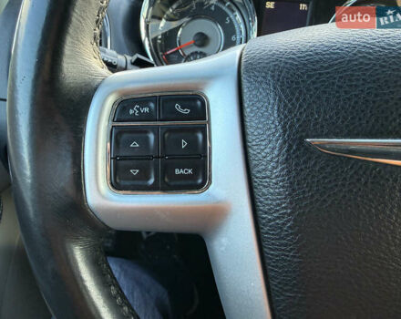 Серый Крайслер Таун Кантри, объемом двигателя 3.61 л и пробегом 188 тыс. км за 14900 $, фото 16 на Automoto.ua