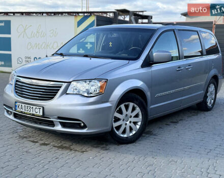 Серый Крайслер Таун Кантри, объемом двигателя 3.61 л и пробегом 188 тыс. км за 14900 $, фото 7 на Automoto.ua