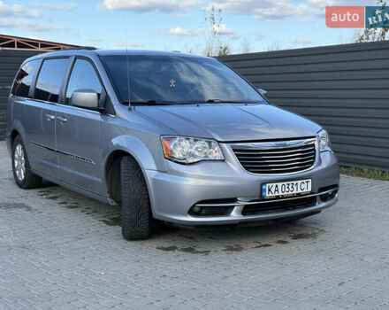 Серый Крайслер Таун Кантри, объемом двигателя 3.61 л и пробегом 188 тыс. км за 14900 $, фото 1 на Automoto.ua
