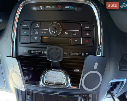 Серый Крайслер Таун Кантри, объемом двигателя 3.61 л и пробегом 188 тыс. км за 14900 $, фото 19 на Automoto.ua