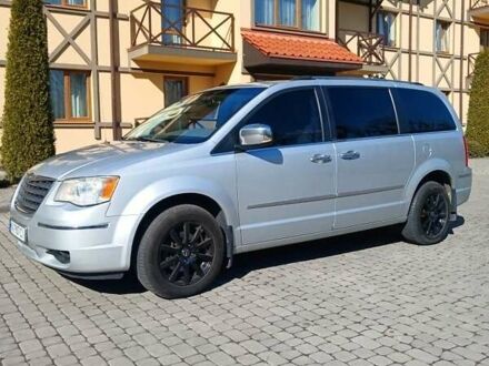 Крайслер Таун Кантри 2008 в Луцке на Automoto.ua Серый Крайслер Таун Кантри, объемом двигателя 4 л и пробегом 180 тыс. км за 8200 $, фото 1 на Automoto.ua