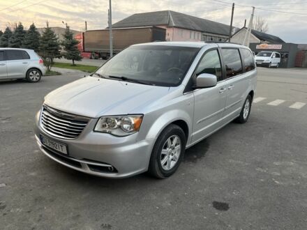 Серый Крайслер Таун Кантри, объемом двигателя 3.6 л и пробегом 265 тыс. км за 8900 $, фото 1 на Automoto.ua