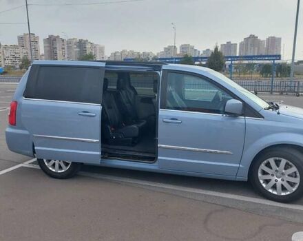 Синий Крайслер Таун Кантри, объемом двигателя 3.6 л и пробегом 160 тыс. км за 15500 $, фото 7 на Automoto.ua