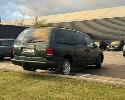 Крайслер Таун Кантри 1995 в Буче на Automoto.ua Зеленый Крайслер Таун Кантри, объемом двигателя 3.8 л и пробегом 452 тыс. км за 3000 $, фото 3 на Automoto.ua