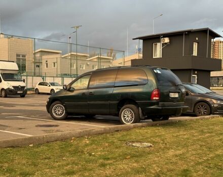 Крайслер Таун Кантри 1995 в Буче на Automoto.ua Зеленый Крайслер Таун Кантри, объемом двигателя 3.8 л и пробегом 452 тыс. км за 3000 $, фото 4 на Automoto.ua
