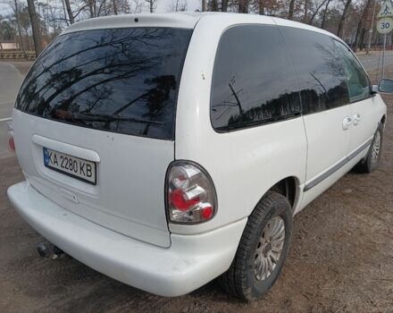 Крайслер Вояджер 2000 в Буче на Automoto.ua Белый Крайслер Вояджер, объемом двигателя 2.5 л и пробегом 300 тыс. км за 2803 $, фото 1 на Automoto.ua