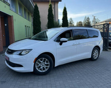 Белый Крайслер Вояджер, объемом двигателя 3.6 л и пробегом 177 тыс. км за 19999 $, фото 2 на Automoto.ua