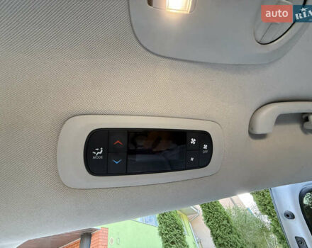 Белый Крайслер Вояджер, объемом двигателя 3.6 л и пробегом 177 тыс. км за 19999 $, фото 21 на Automoto.ua