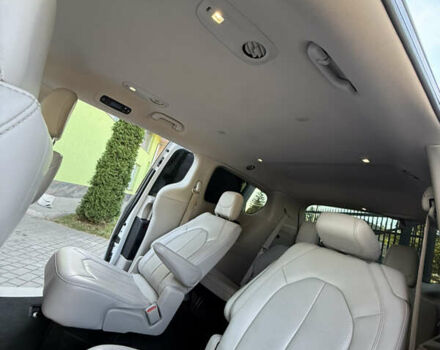 Белый Крайслер Вояджер, объемом двигателя 3.6 л и пробегом 177 тыс. км за 19999 $, фото 22 на Automoto.ua