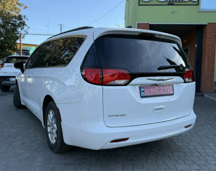 Белый Крайслер Вояджер, объемом двигателя 3.6 л и пробегом 177 тыс. км за 19999 $, фото 5 на Automoto.ua