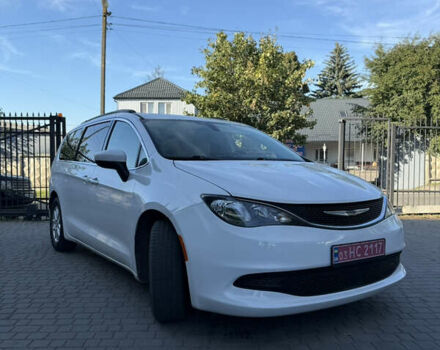 Белый Крайслер Вояджер, объемом двигателя 3.6 л и пробегом 177 тыс. км за 19999 $, фото 1 на Automoto.ua