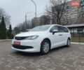 Белый Крайслер Вояджер, объемом двигателя 3.6 л и пробегом 180 тыс. км за 15999 $, фото 1 на Automoto.ua