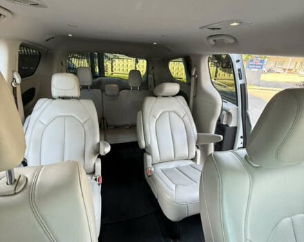 Белый Крайслер Вояджер, объемом двигателя 3.6 л и пробегом 177 тыс. км за 19999 $, фото 17 на Automoto.ua