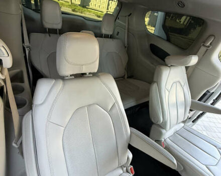 Белый Крайслер Вояджер, объемом двигателя 3.6 л и пробегом 177 тыс. км за 19999 $, фото 19 на Automoto.ua