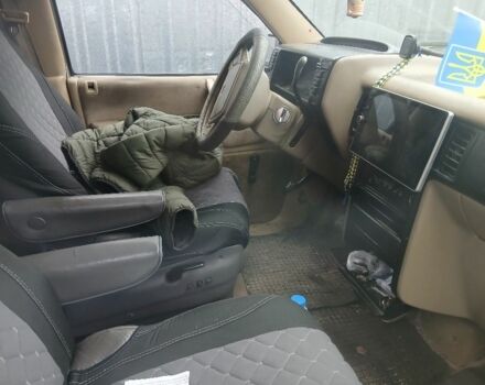 Черный Крайслер Вояджер, объемом двигателя 3.3 л и пробегом 250 тыс. км за 1906 $, фото 4 на Automoto.ua