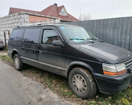 Черный Крайслер Вояджер, объемом двигателя 3.3 л и пробегом 250 тыс. км за 1906 $, фото 1 на Automoto.ua