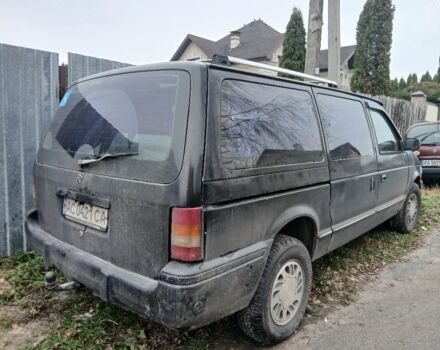 Черный Крайслер Вояджер, объемом двигателя 3.3 л и пробегом 250 тыс. км за 1906 $, фото 2 на Automoto.ua