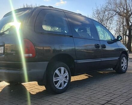 Чорний Крайслер Voyager, об'ємом двигуна 2.5 л та пробігом 300 тис. км за 2835 $, фото 7 на Automoto.ua