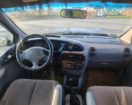 Чорний Крайслер Voyager, об'ємом двигуна 2.5 л та пробігом 300 тис. км за 2835 $, фото 5 на Automoto.ua