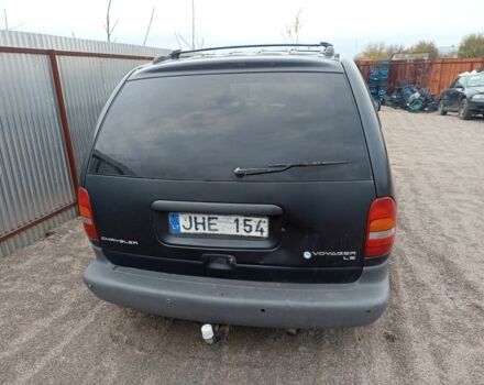 Чорний Крайслер Voyager, об'ємом двигуна 3 л та пробігом 150 тис. км за 550 $, фото 2 на Automoto.ua