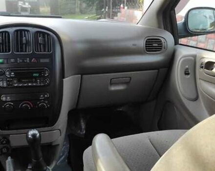 Черный Крайслер Вояджер, объемом двигателя 2.5 л и пробегом 342 тыс. км за 4500 $, фото 5 на Automoto.ua