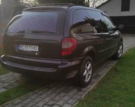 Черный Крайслер Вояджер, объемом двигателя 2.5 л и пробегом 342 тыс. км за 4500 $, фото 13 на Automoto.ua