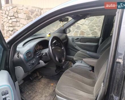 Чорний Крайслер Voyager, об'ємом двигуна 2.78 л та пробігом 365 тис. км за 4200 $, фото 7 на Automoto.ua