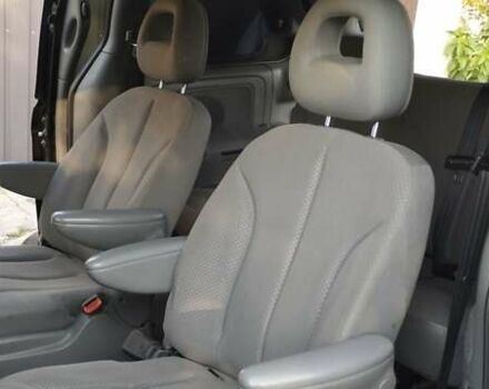 Черный Крайслер Вояджер, объемом двигателя 2.78 л и пробегом 195 тыс. км за 6500 $, фото 3 на Automoto.ua