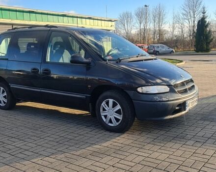 Чорний Крайслер Voyager, об'ємом двигуна 2.5 л та пробігом 300 тис. км за 2835 $, фото 1 на Automoto.ua