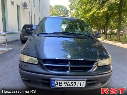Крайслер Voyager 1998 у Вінниці на Automoto.ua Чорний Крайслер Voyager, об'ємом двигуна 2.5 л та пробігом 420 тис. км за 3195 $, фото 1 на Automoto.ua