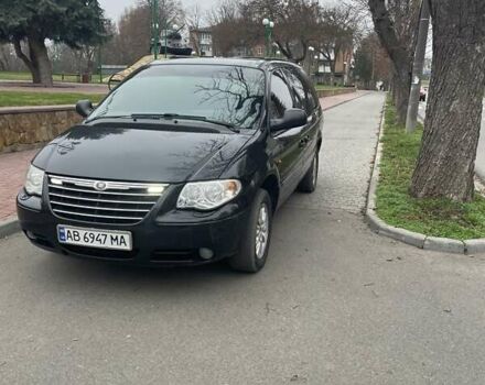 Черный Крайслер Вояджер, объемом двигателя 2.78 л и пробегом 284 тыс. км за 6300 $, фото 1 на Automoto.ua