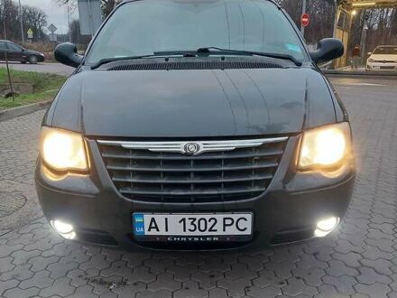 Чорний Крайслер Voyager, об'ємом двигуна 2.8 л та пробігом 225 тис. км за 5000 $, фото 1 на Automoto.ua